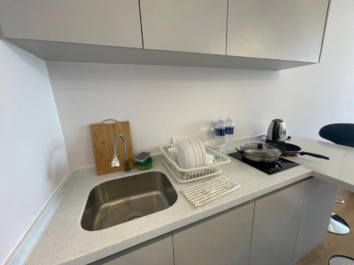Aru Suites Homestay Wifi,Carpark,24H Check In,Water Filter By R2 Residence コタキナバル エクステリア 写真