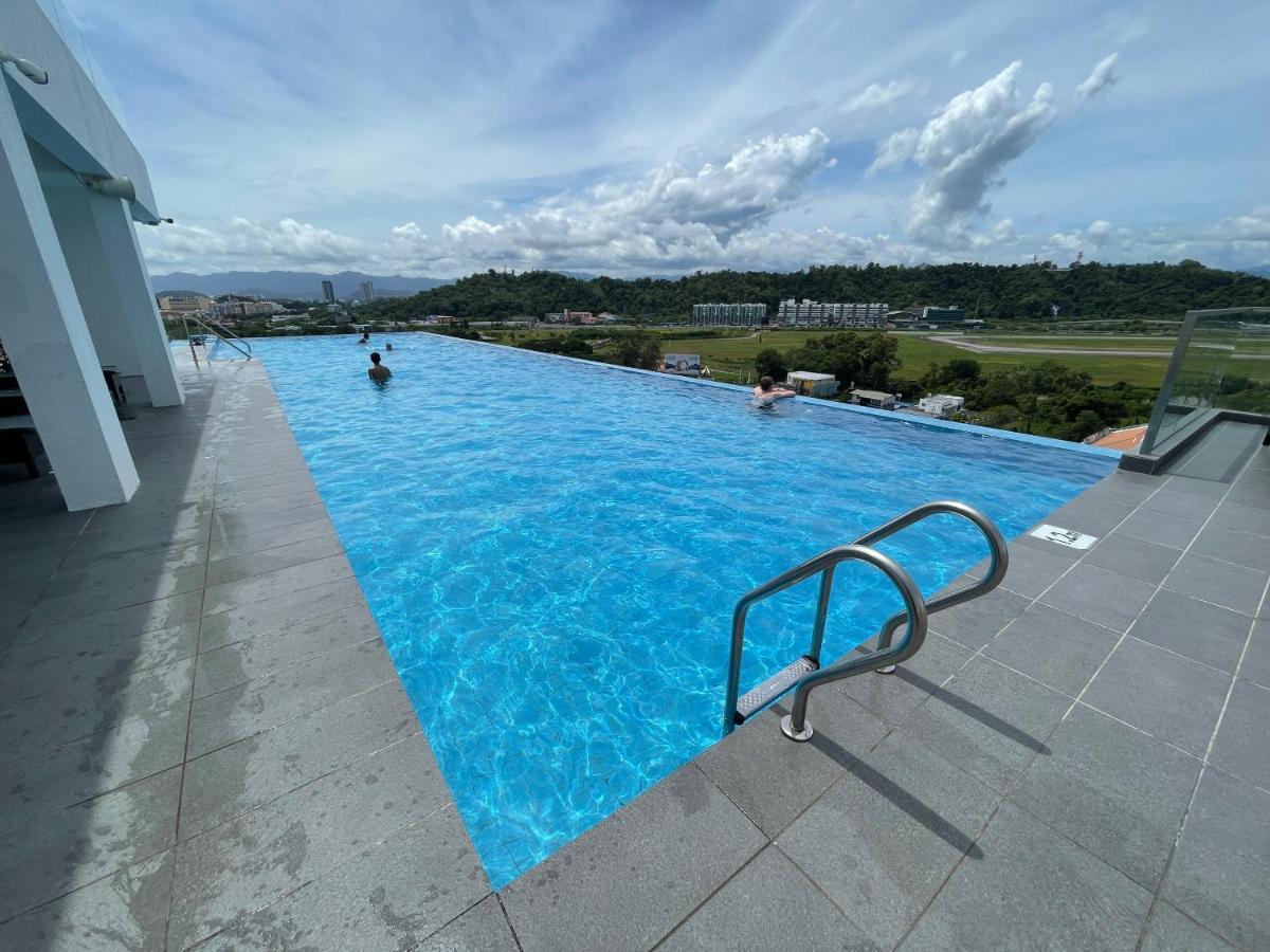 Aru Suites Homestay Wifi,Carpark,24H Check In,Water Filter By R2 Residence コタキナバル エクステリア 写真