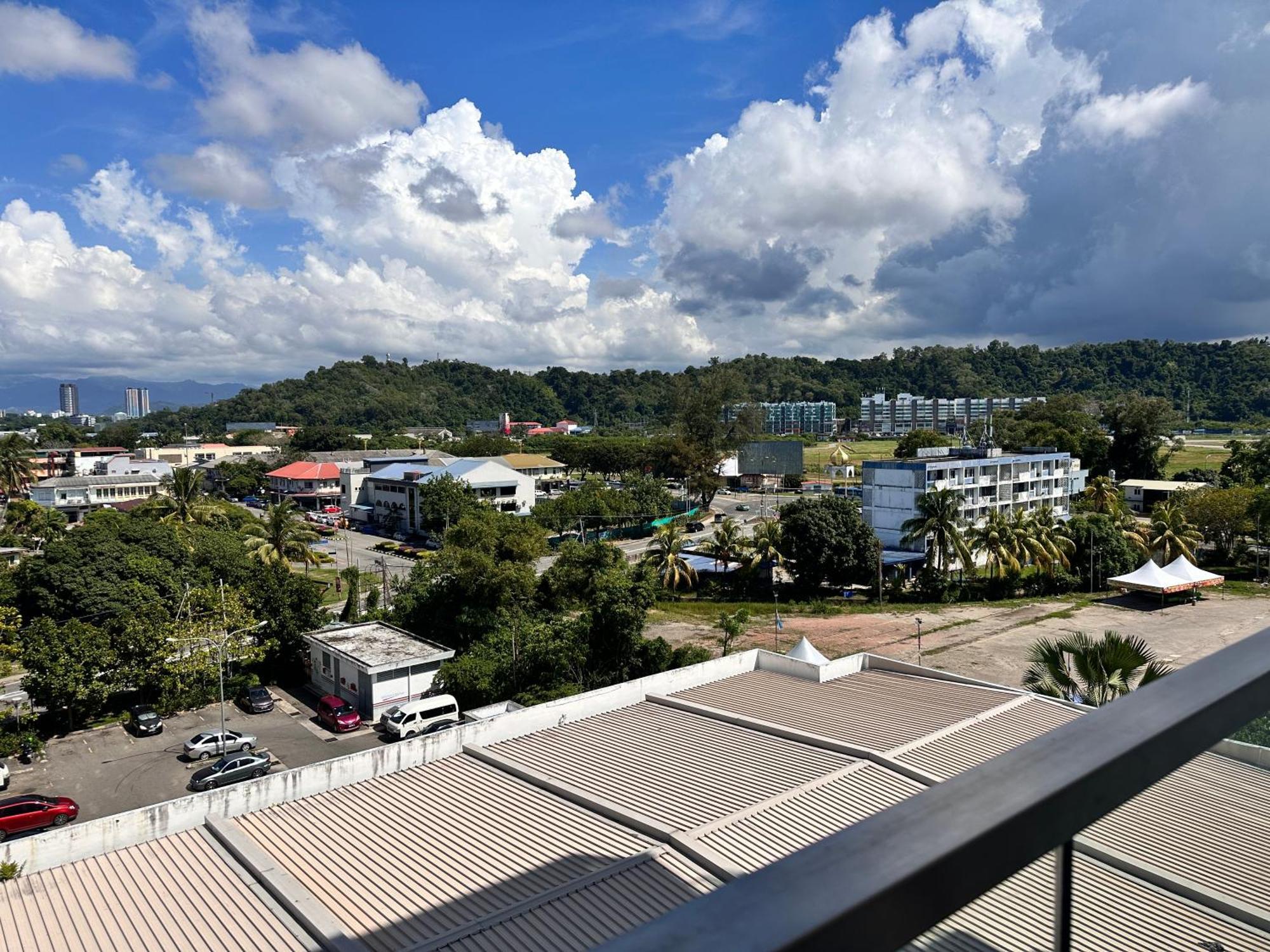 Aru Suites Homestay Wifi,Carpark,24H Check In,Water Filter By R2 Residence コタキナバル エクステリア 写真