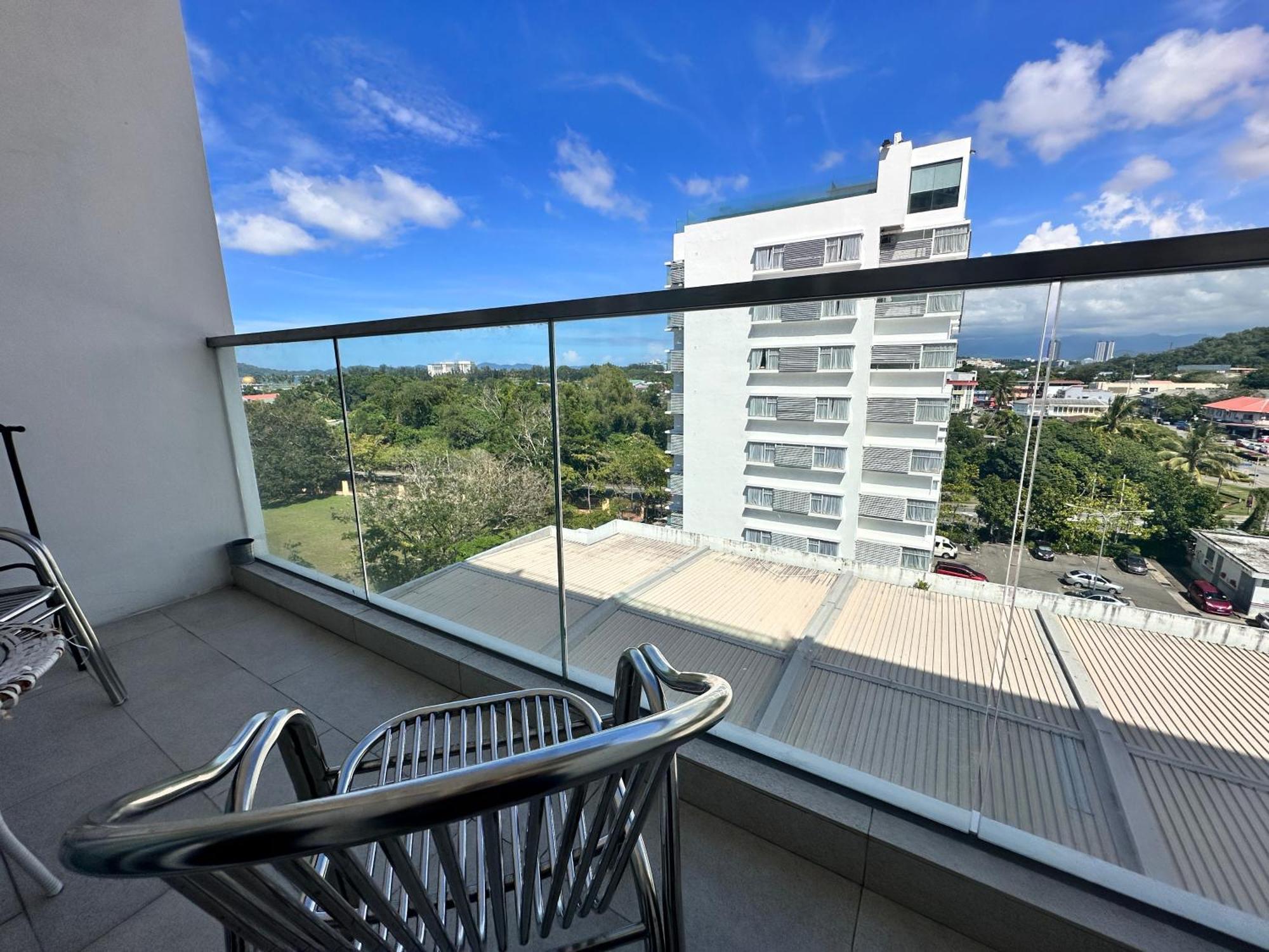 Aru Suites Homestay Wifi,Carpark,24H Check In,Water Filter By R2 Residence コタキナバル エクステリア 写真