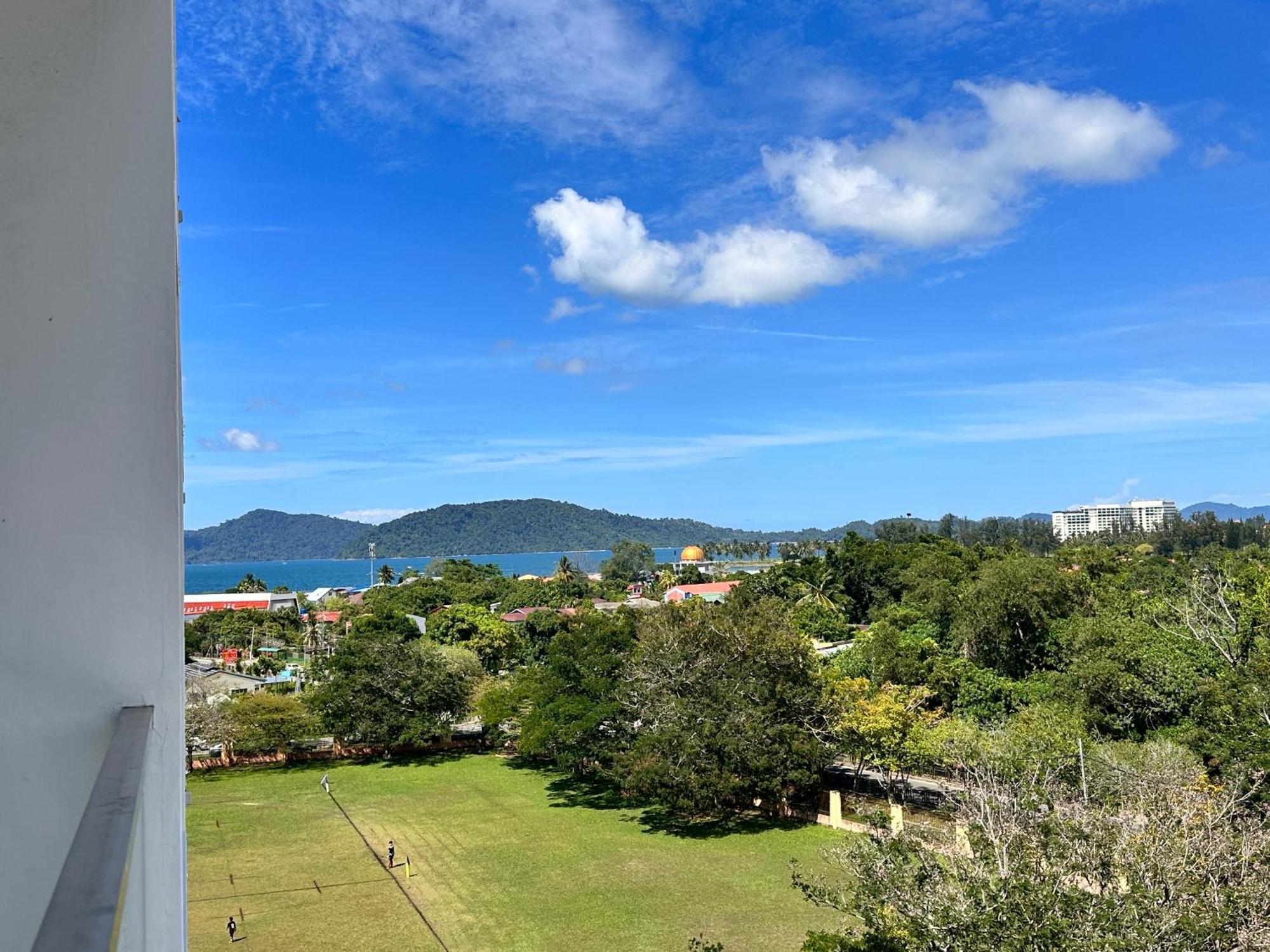 Aru Suites Homestay Wifi,Carpark,24H Check In,Water Filter By R2 Residence コタキナバル エクステリア 写真