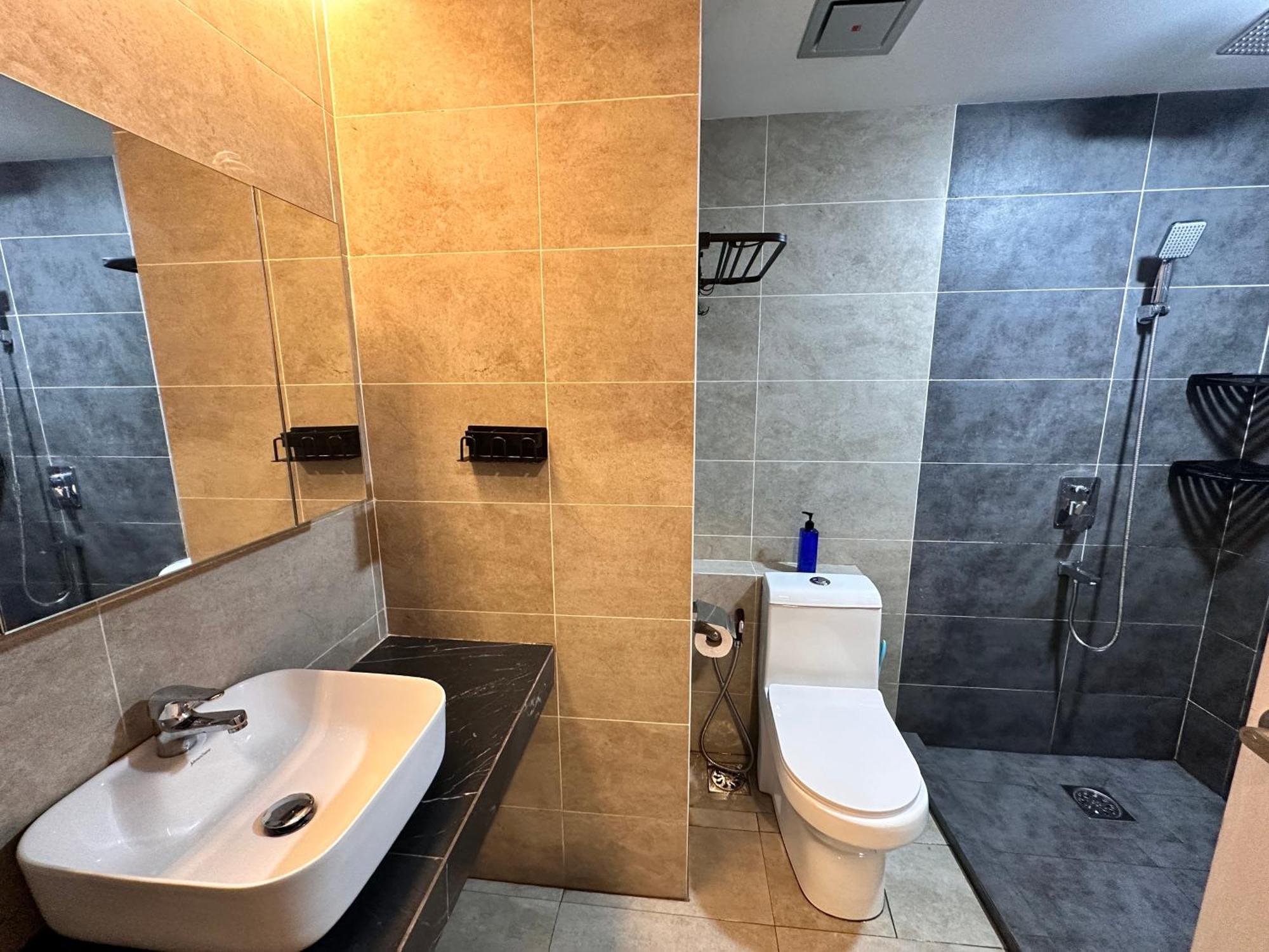 Aru Suites Homestay Wifi,Carpark,24H Check In,Water Filter By R2 Residence コタキナバル エクステリア 写真