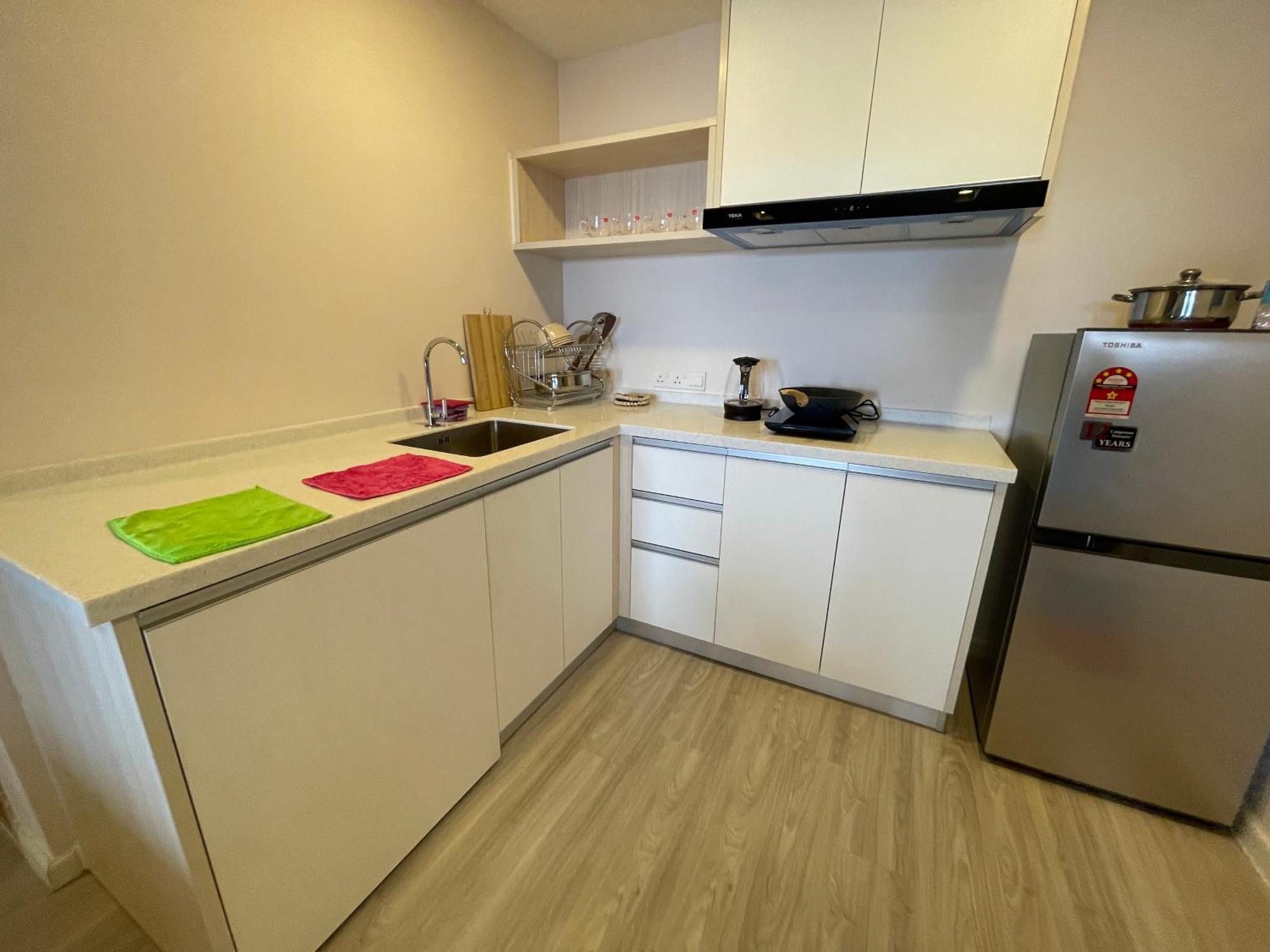 Aru Suites Homestay Wifi,Carpark,24H Check In,Water Filter By R2 Residence コタキナバル エクステリア 写真